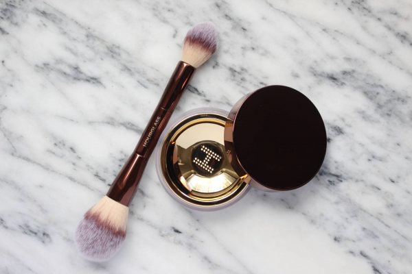 Hourglass Veil™ Powder Brush