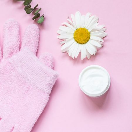 The 10 Best Exfoliating Gloves to Buy in 2022