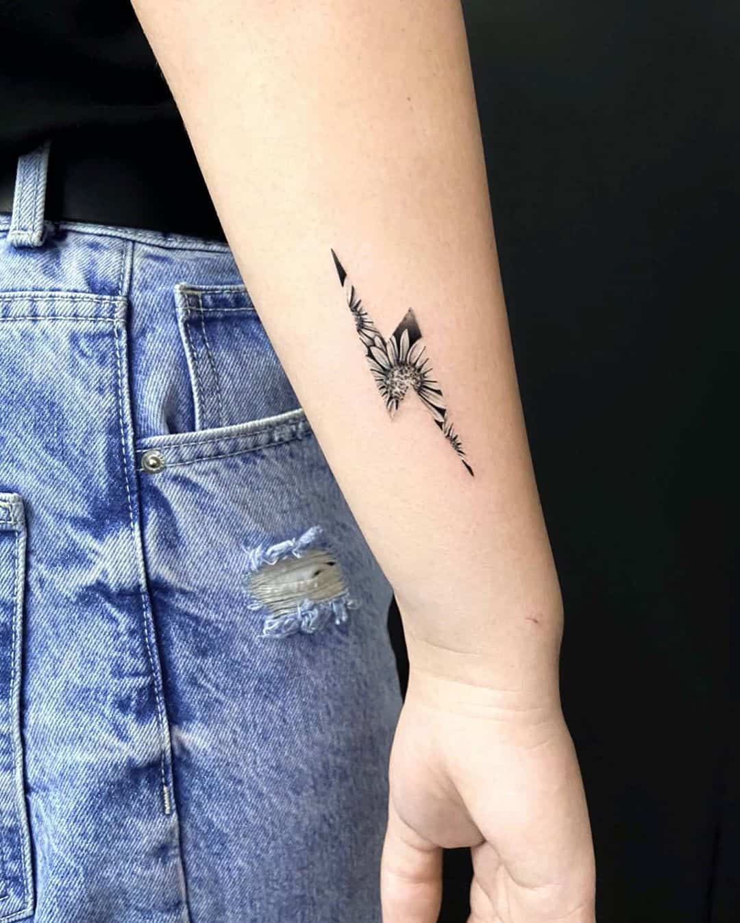 50 Small Tattoo Ideas for Women With Meaning - Beauty Mag