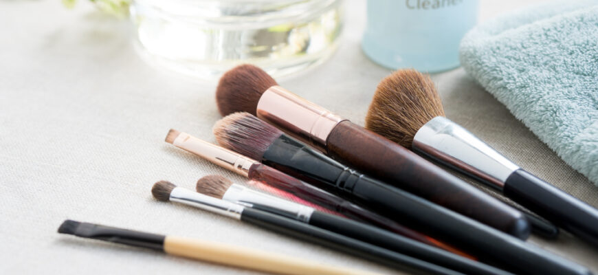 The Beauty Mag Makeup Brush Cleaner