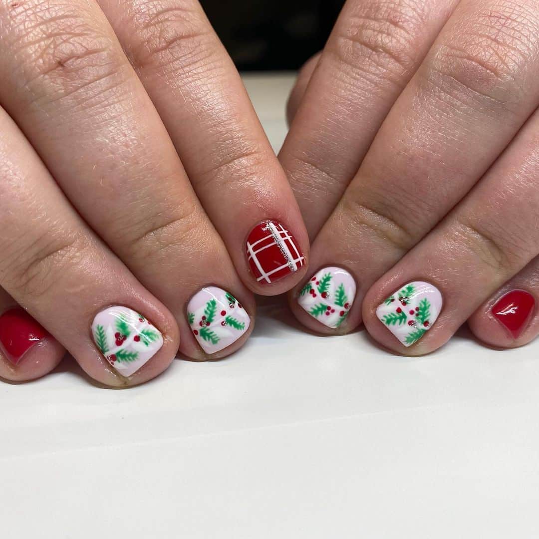 50 Christmas Nail Design Ideas To Show Off Your Holiday Spirit