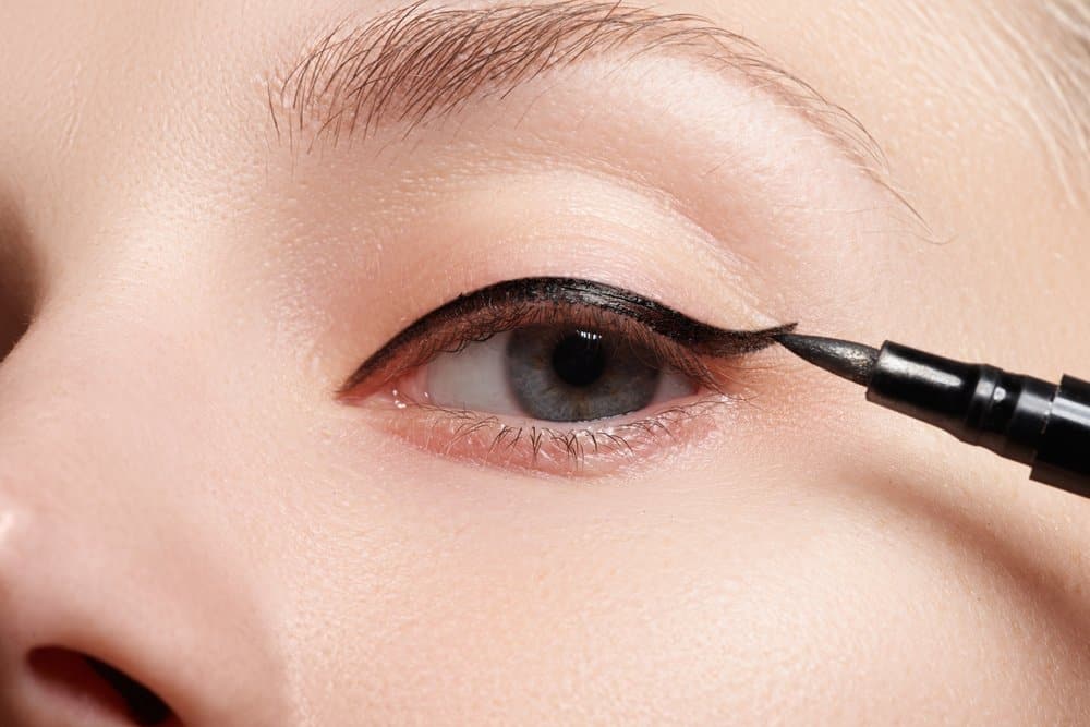 eyeliner brush near eye