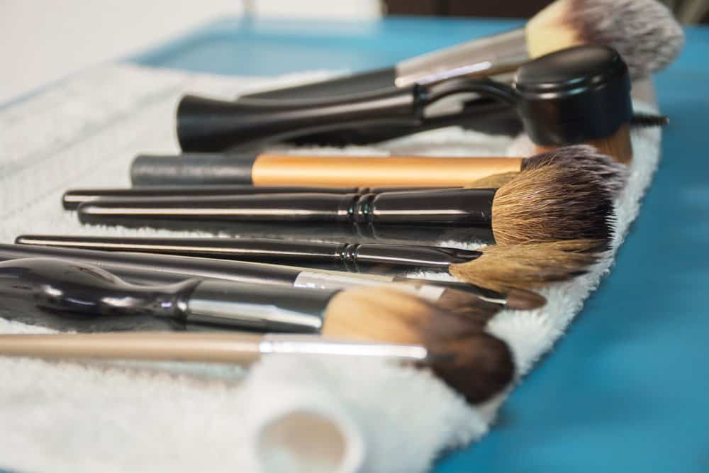 clean makeup brushes drying