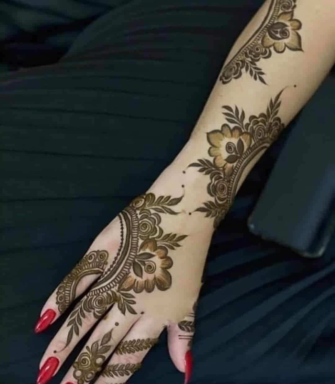 50+ Henna Tattoo Concepts - Lovely Inspirations | Asymmetrical Floral Henna Tattoo