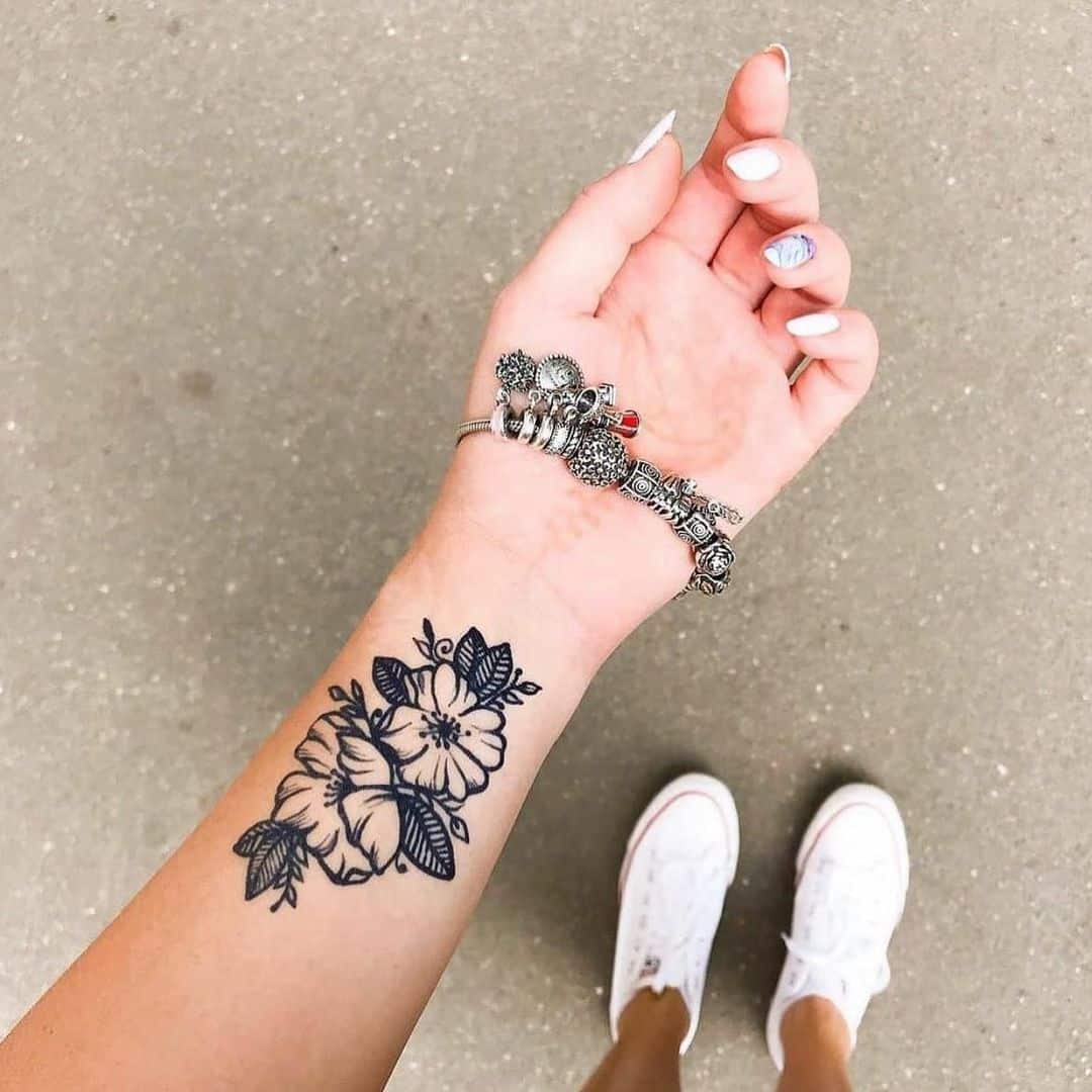 50+ Henna Tattoo Concepts - Lovely Inspirations | Small Flower Henna Tattoo