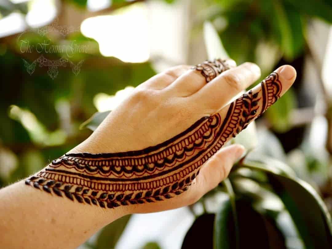 50+ Henna Tattoo Concepts - Lovely Inspirations | Wrapping Wreath Henna Tattoo