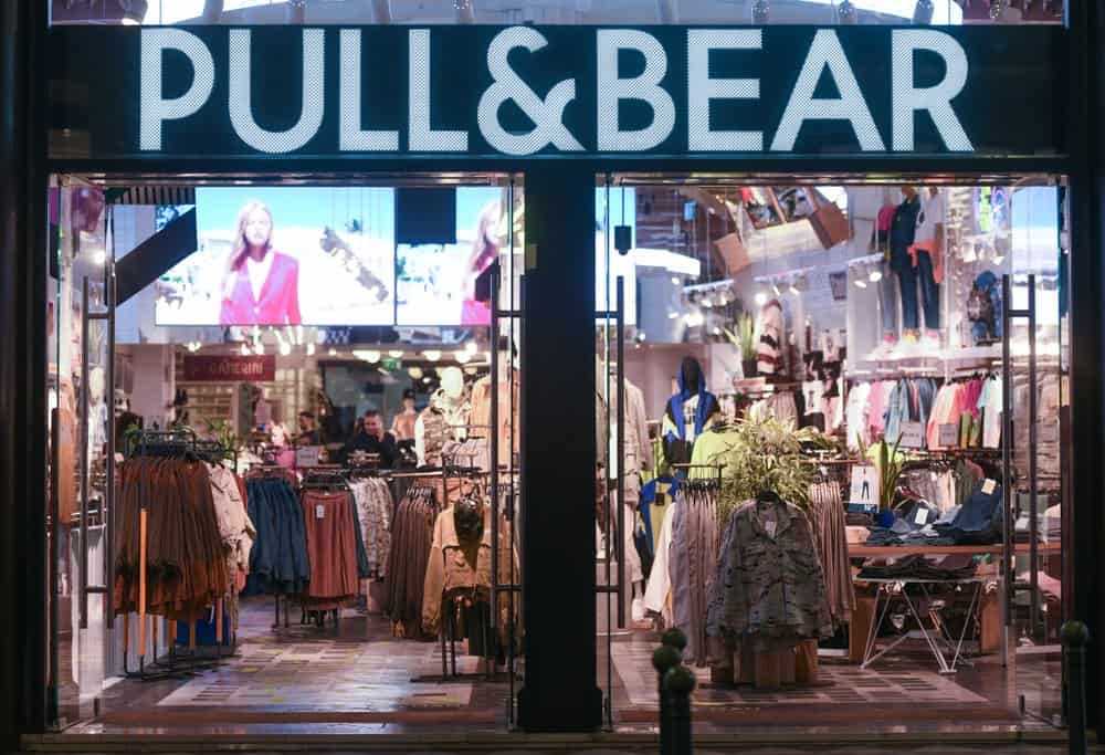 pull & bear clothing storefront