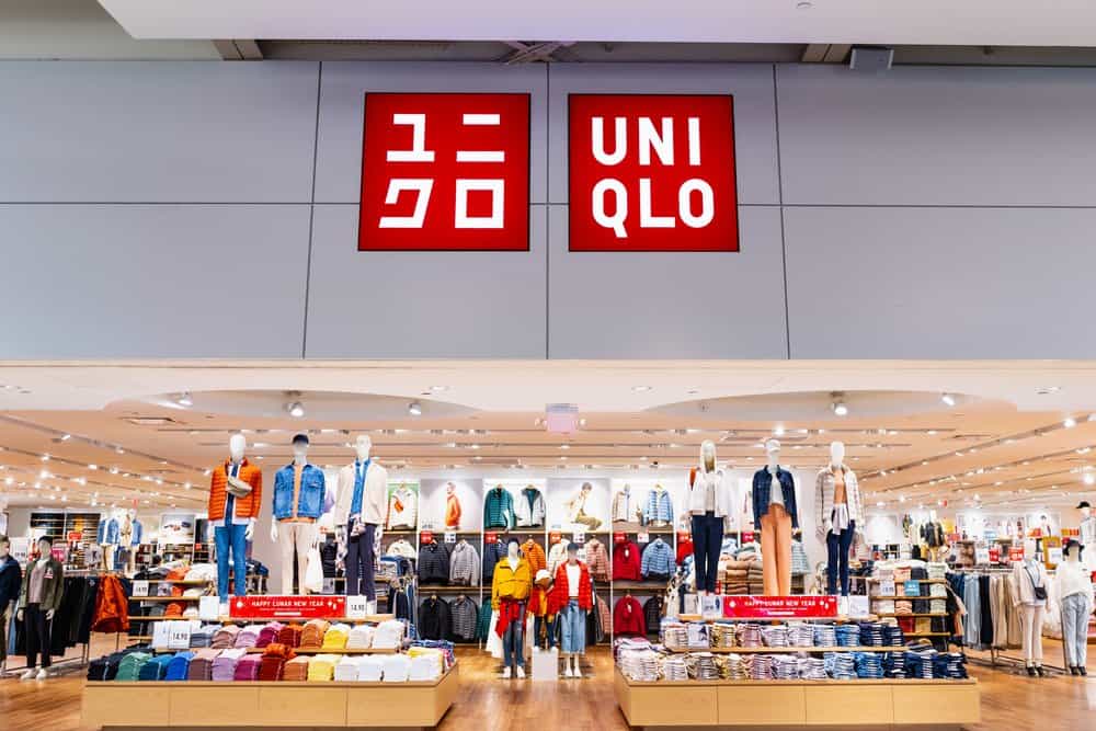 uniqlo storefront mannequins clothes