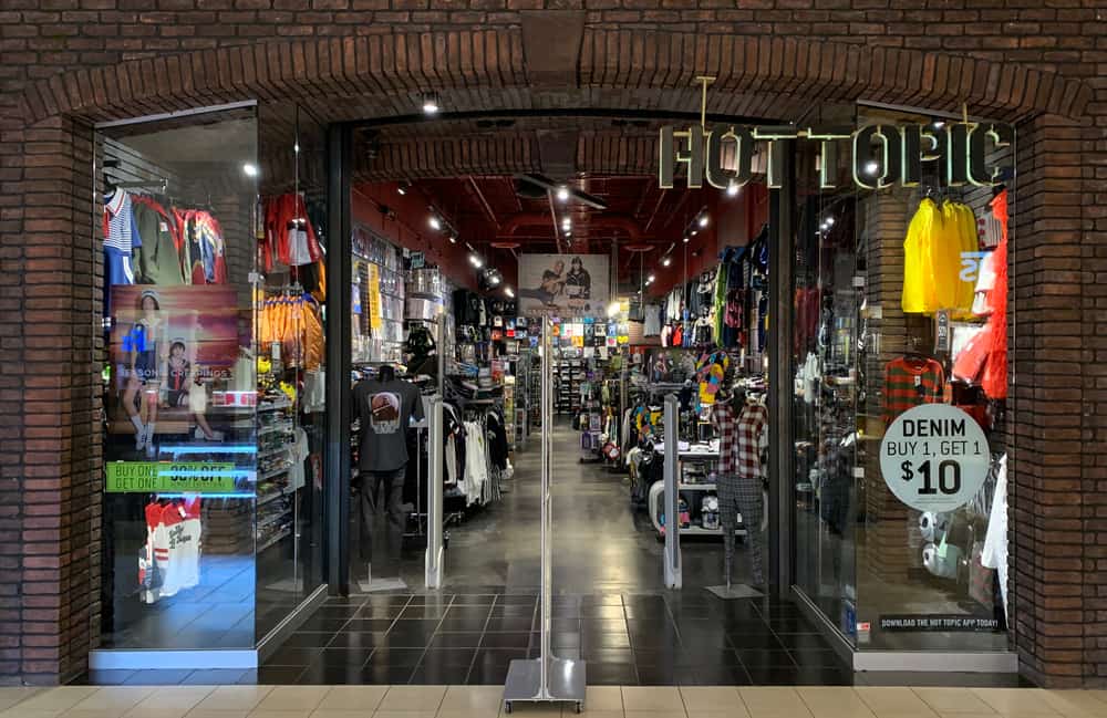 hot topic clothing store near me